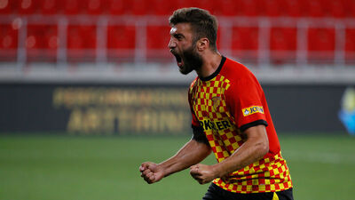 Galatasaray'dan ilk transfer! İmzaya geldi