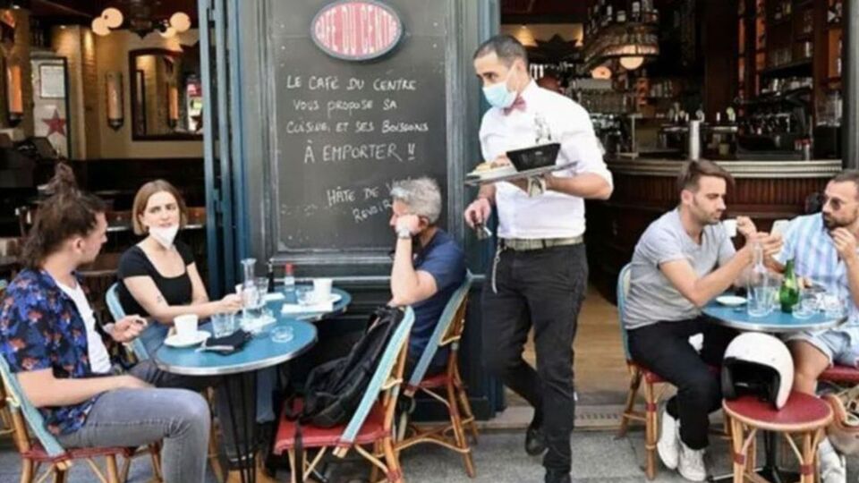 Hafta sonu kafeler ve restoranlar açık mı?