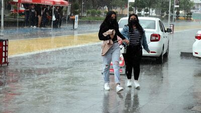 Sağanak yağmur var sıcaklıklar düşüyor