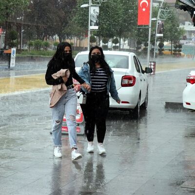 Sağanak yağmur var sıcaklıklar düşüyor