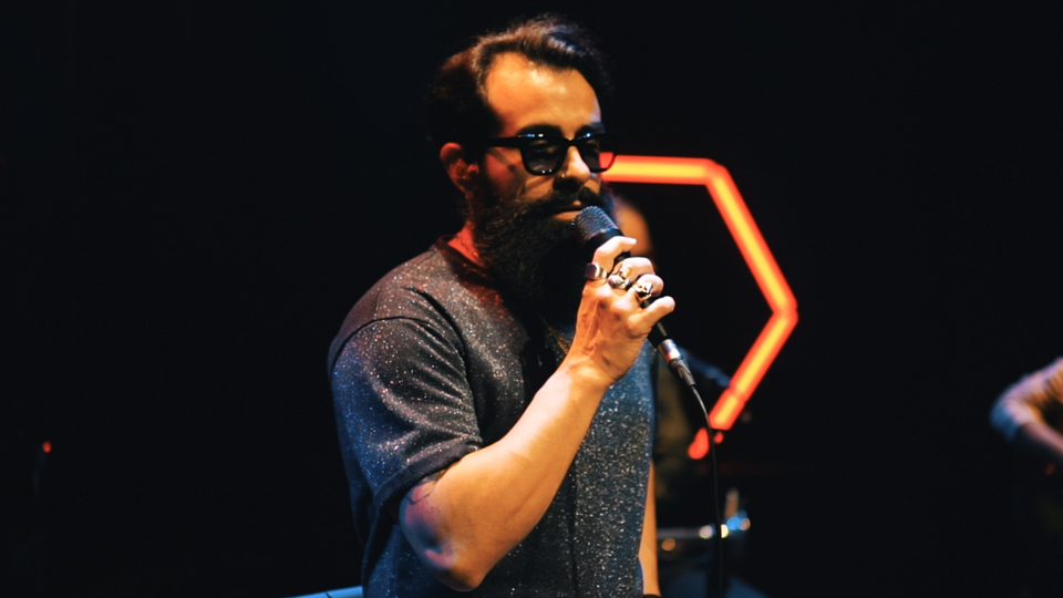 Hayranlarına sürpriz yaptı