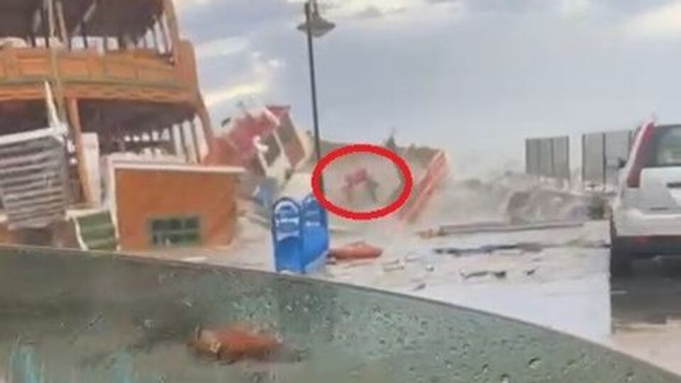 Tekneden denize düştü! Onlarca tekne battı!