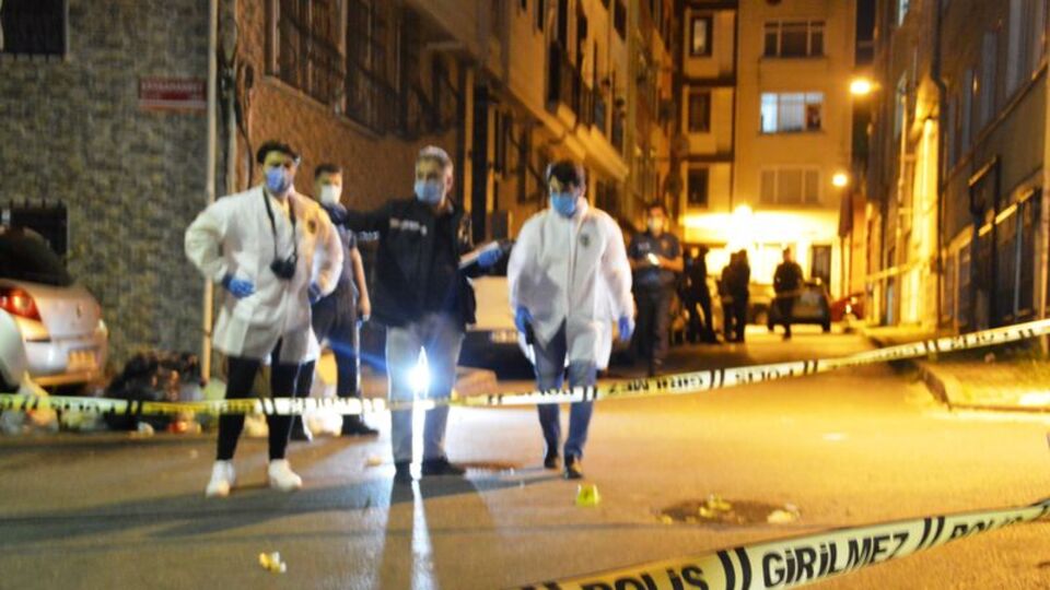 Boşanma aşamasındaki eşine kurşun yağdırdı