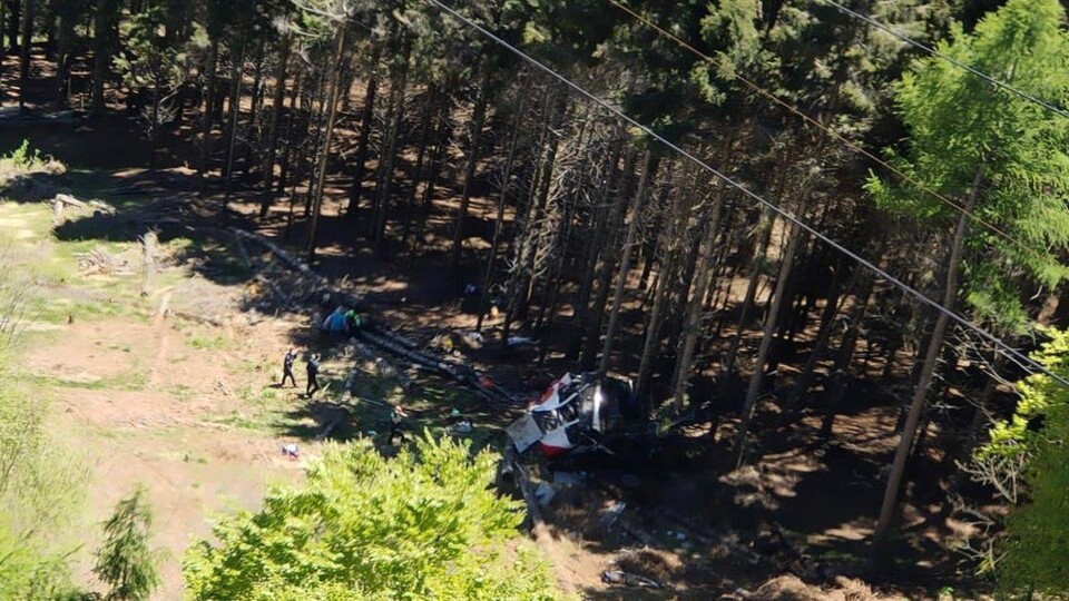 İtalya'da teleferik faciası: 14 ölü!