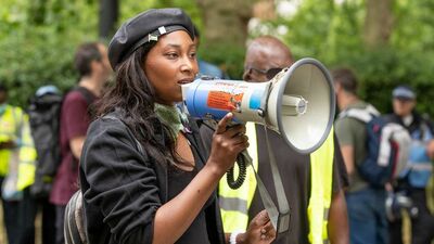 İngiltere'de siyahi hakları savunucusu kadına silahlı saldırı