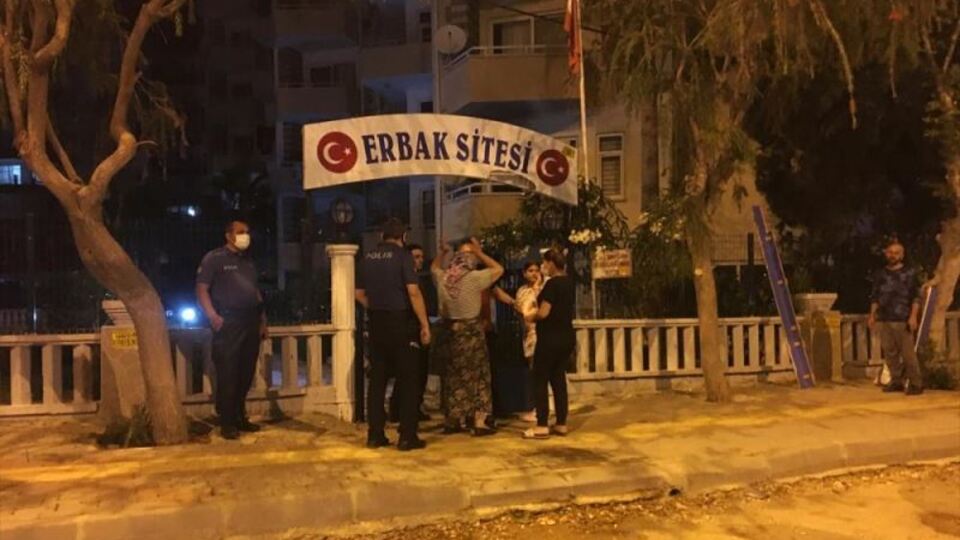 Önce eşiyle tartıştı sonra kendini yaralayıp evi yaktı