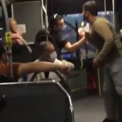 Metrobüste tükürük kavgası!