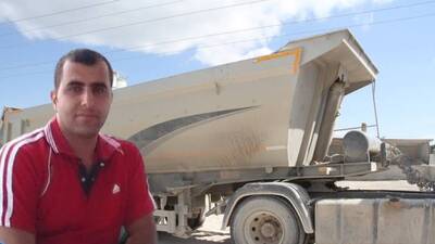 Kum boşaltan kamyon şoförünün feci sonu