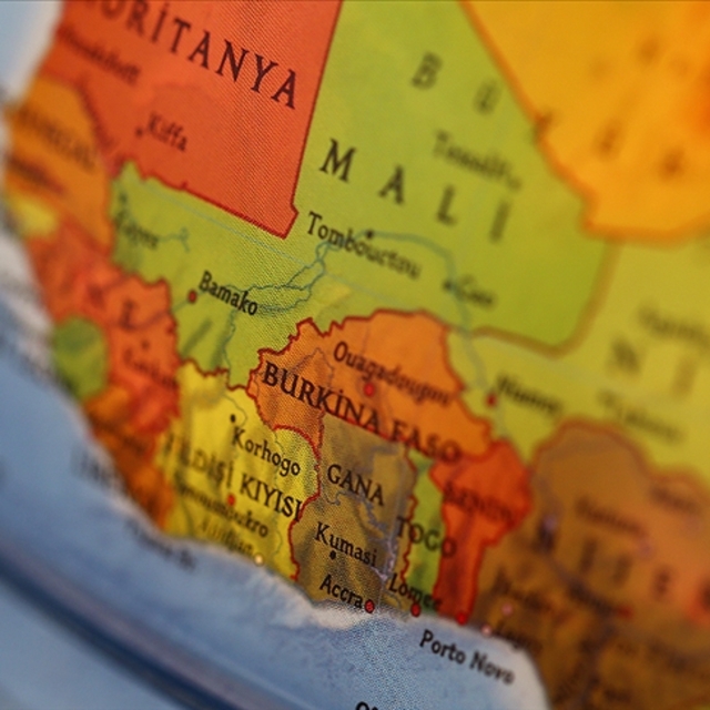 Mali'de Geçiş Konseyi'nin Başkanı ve Başbakan askeri kampa götürüldü