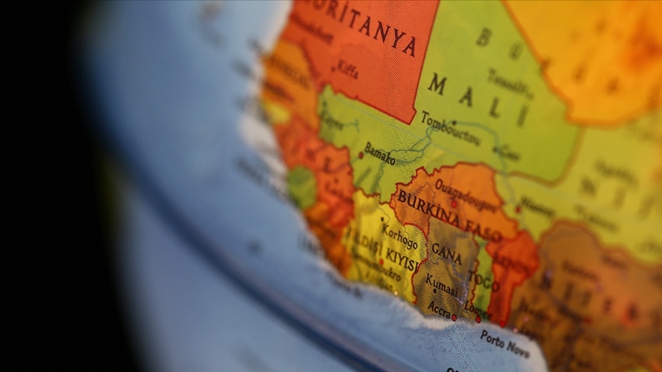 Mali'de Geçiş Konseyi'nin Başkanı ve Başbakan askeri kampa götürüldü