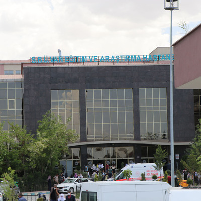 Hastanede ikisi doktor 6 kişiye saldırdı!