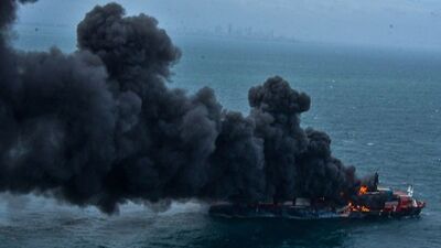 Sri Lanka açıklarındaki gemi 6 gündür yanıyor!