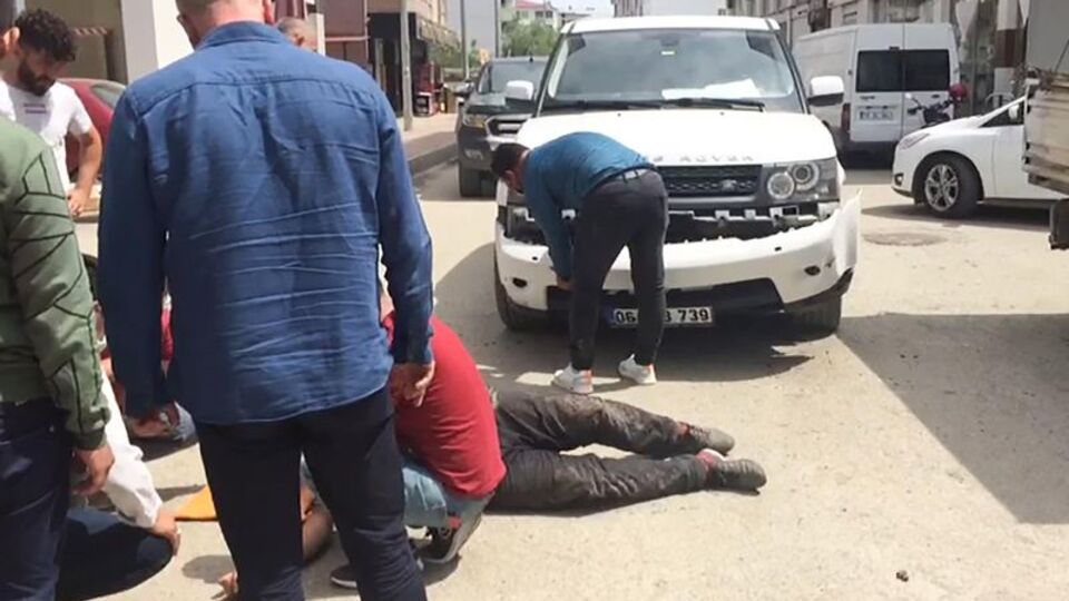 Çarptığı yerde yattı! O tampona baktı!