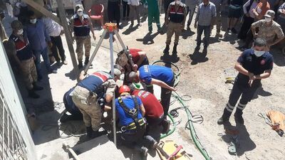 Kuyu faciası! Temizlik için girdiler...