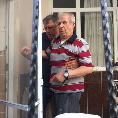 Vicdansız torun dedesini kör etti