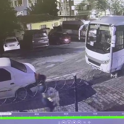 Korkunç olay! Bebeğini çöpe attı