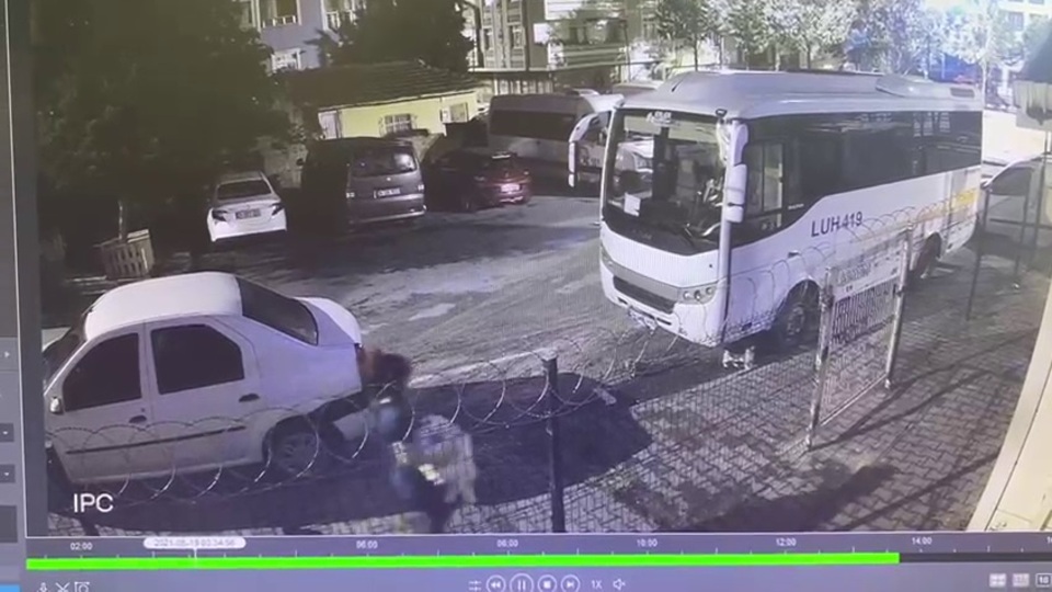 Korkunç olay! Bebeğini çöpe attı