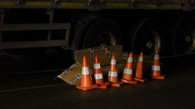 Motosiklet TIR'a çarptı: 1 ölü, 1 yaralı