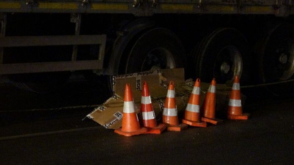 Motosiklet TIR'a çarptı: 1 ölü, 1 yaralı