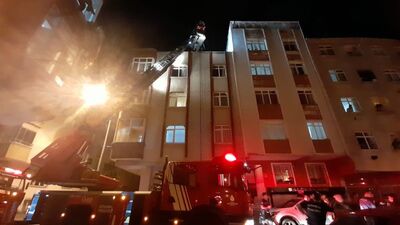 Zeytinburnu'nda dört katlı binada yangın: 1 ölü