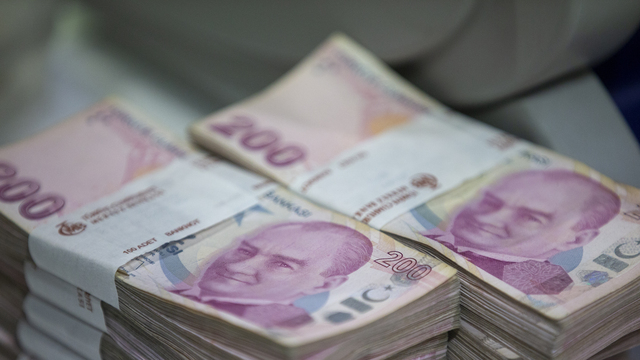 Tasarruf mevduatları 2 trilyon TL'yi aştı