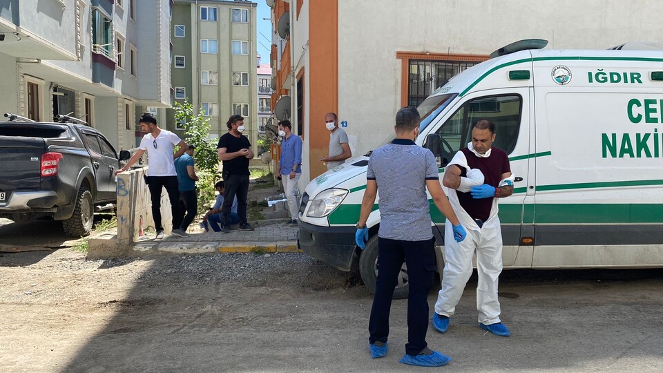 Sandıktan bir kadına ait cansız beden çıktı!