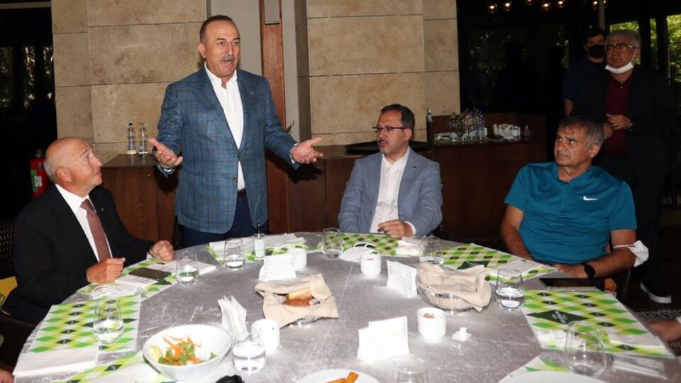 İki bakandan A Millilere ziyaret