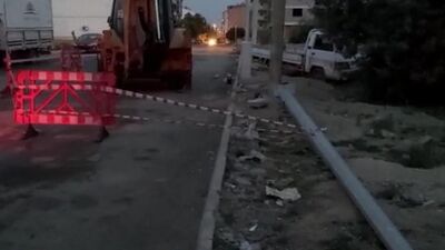 Aydınlatma direğinin altında kalan çocuk öldü