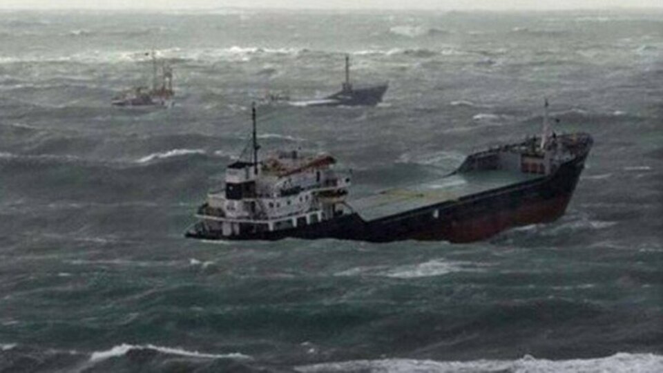 Japonya'da kimyasal yüklü tankerle çarpışan kargo gemisi battı: 3 kayıp