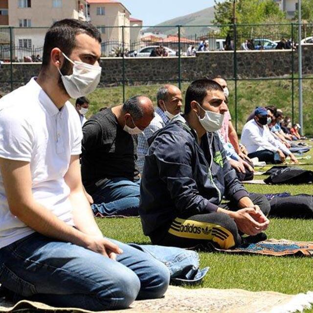 İstanbul cuma namazı saat kaçta?