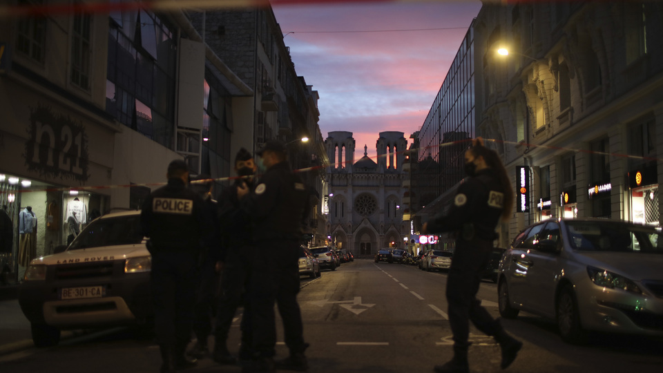 Fransa'da polise saldırı