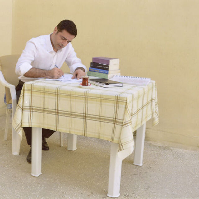 Selahattin Demirtaş için 2 yıl 6 ay hapis cezası