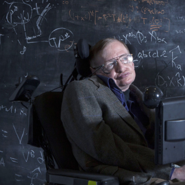 Modern zamanların dahisi Stephen Hawking'in kişisel eşyaları sergileniyor