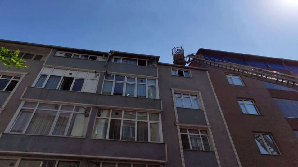 6 katlı binada yangın paniği!