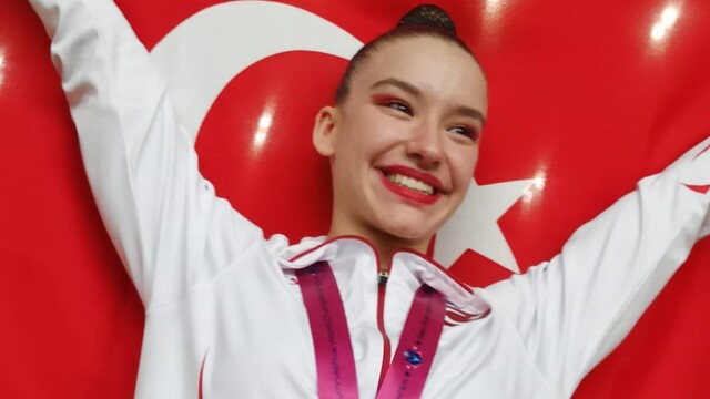Ayşe Begüm Onbaşı dünyanın zirvesinde