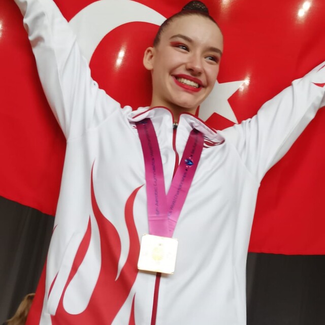 Ayşe Begüm Onbaşı dünyanın zirvesinde