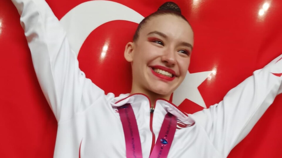 Ayşe Begüm Onbaşı dünyanın zirvesinde