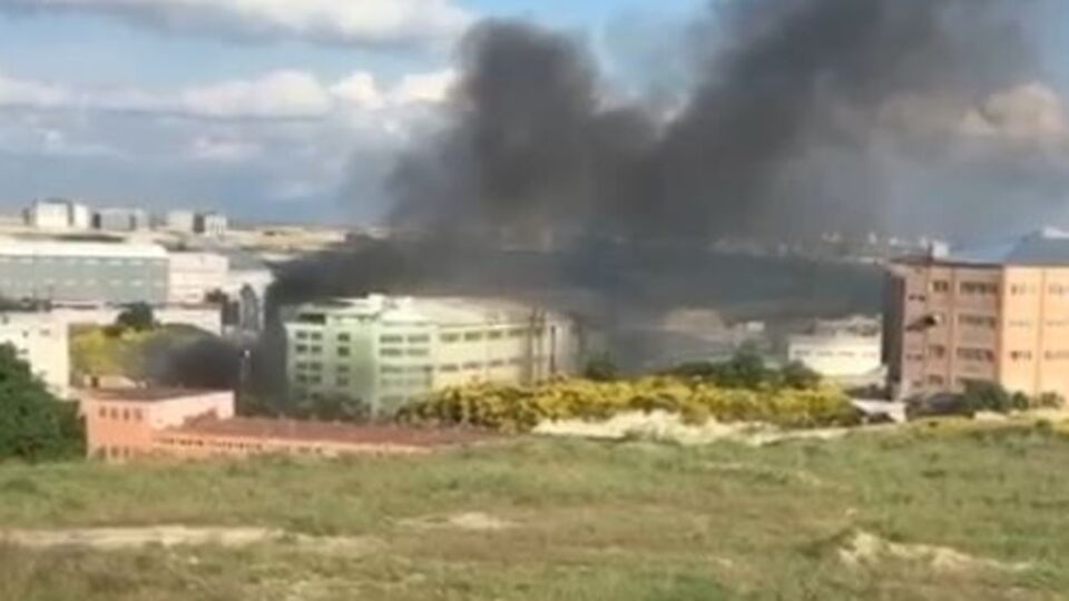 Arnavutköy'de korkutan yangın!