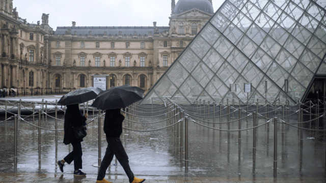 Louvre Müzesi'nin 228 yıllık tarihinde ilk kez bir kadın yönetici
