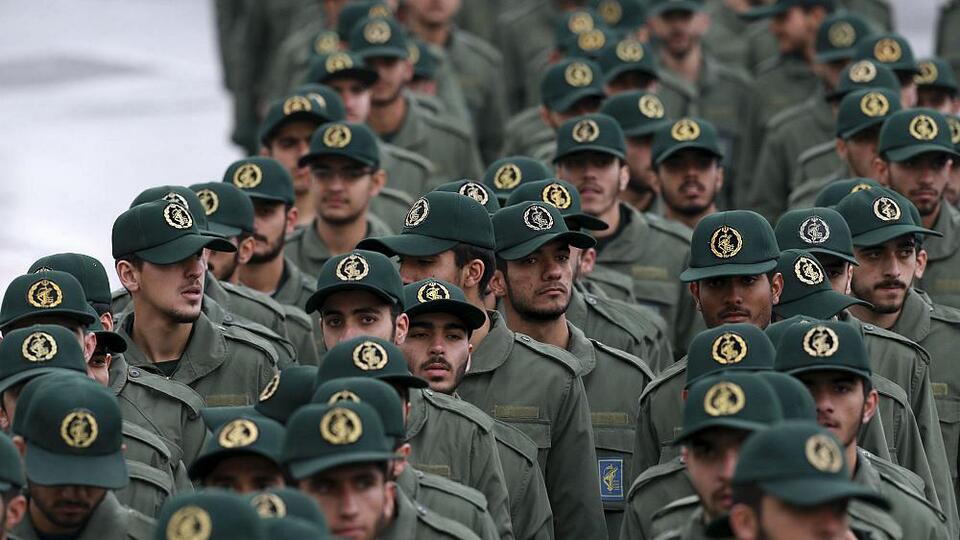 İran eski Devrim Muhafızları komutanından reformistlere "gözdağı"
