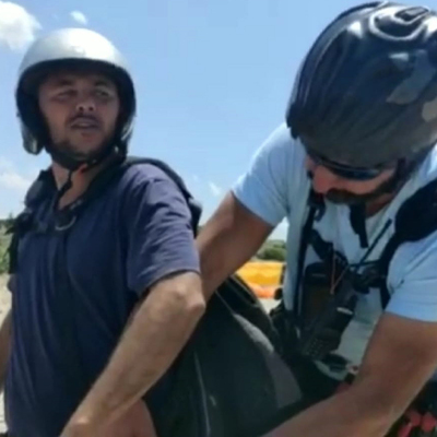 Paraşütçüyle diyaloğu güldürmüştü! Kendisi de uçtu