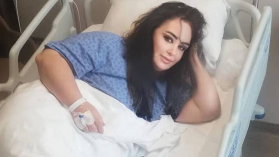 Ünlü şarkıcı hastaneye kaldırıldı