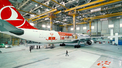 Millileri taşıyacak uçak göklerde