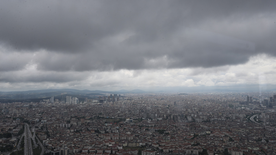 Kara bulutlar Çamlıca Kulesi'nden görüntülendi