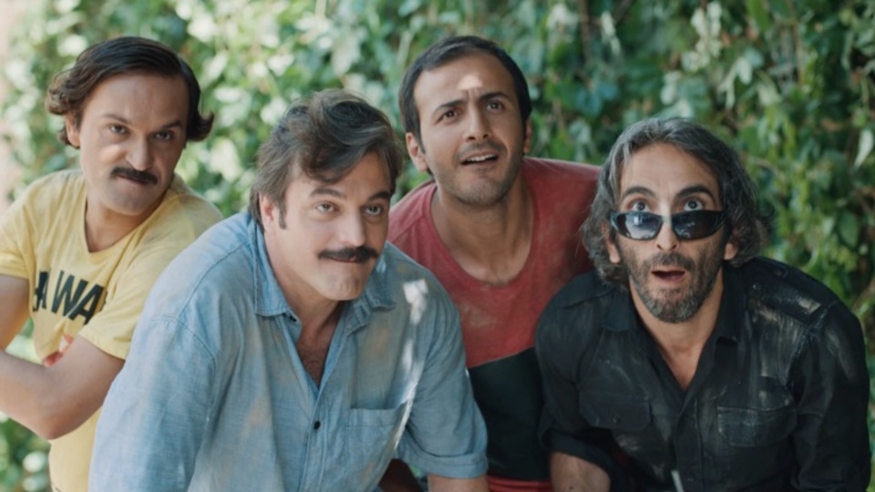 Geniş Aile: Yapıştır filmi oyuncuları kimler?