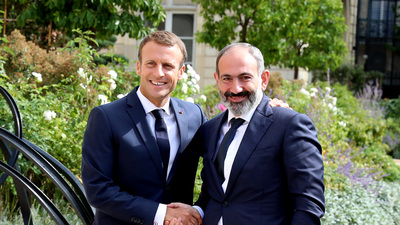Fransa Cumhurbaşkanı Macron, Ermenistan Başbakanı Paşinyan bir araya geldi