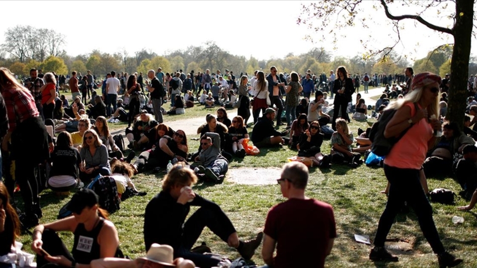 İngiltere'de ilk kez Kovid-19'a bağlı günlük ölüm görülmedi