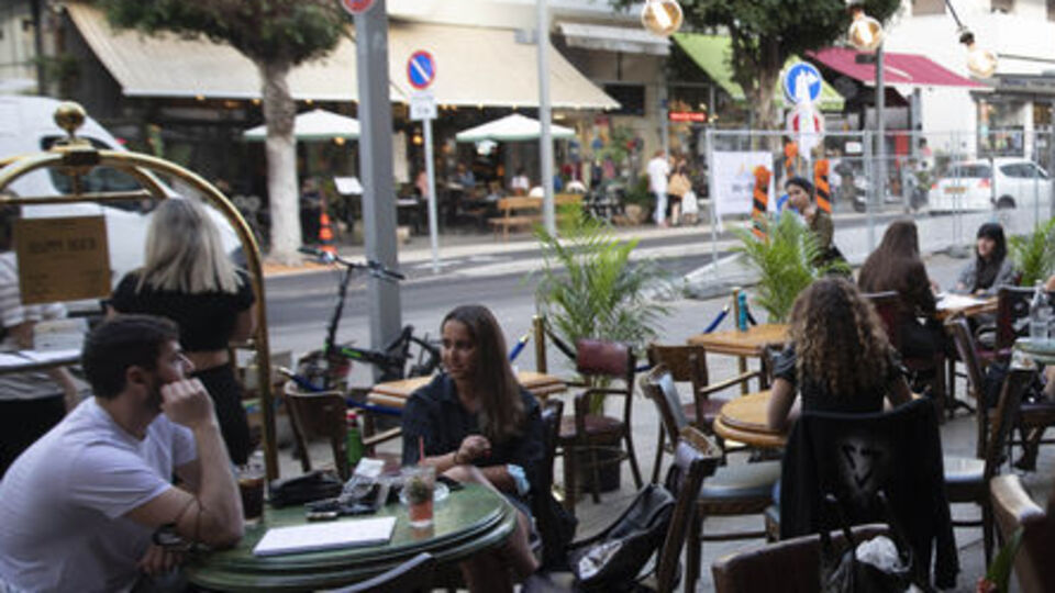 İsrail'de neredeyse kısıtlama kalmadı!