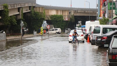 İki kenti sağanak yağış vurdu!