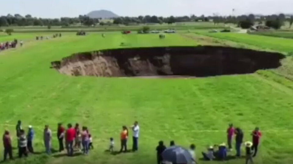 Çapı 60, derinliği 20 metre! Oluşma anı kaydedildi